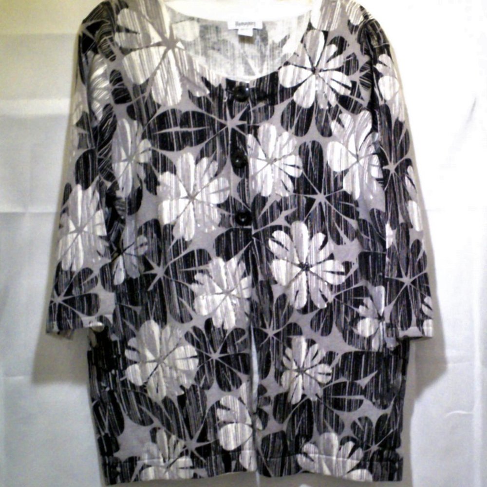 Hampshire Woman Floral 3-Button Cardigan